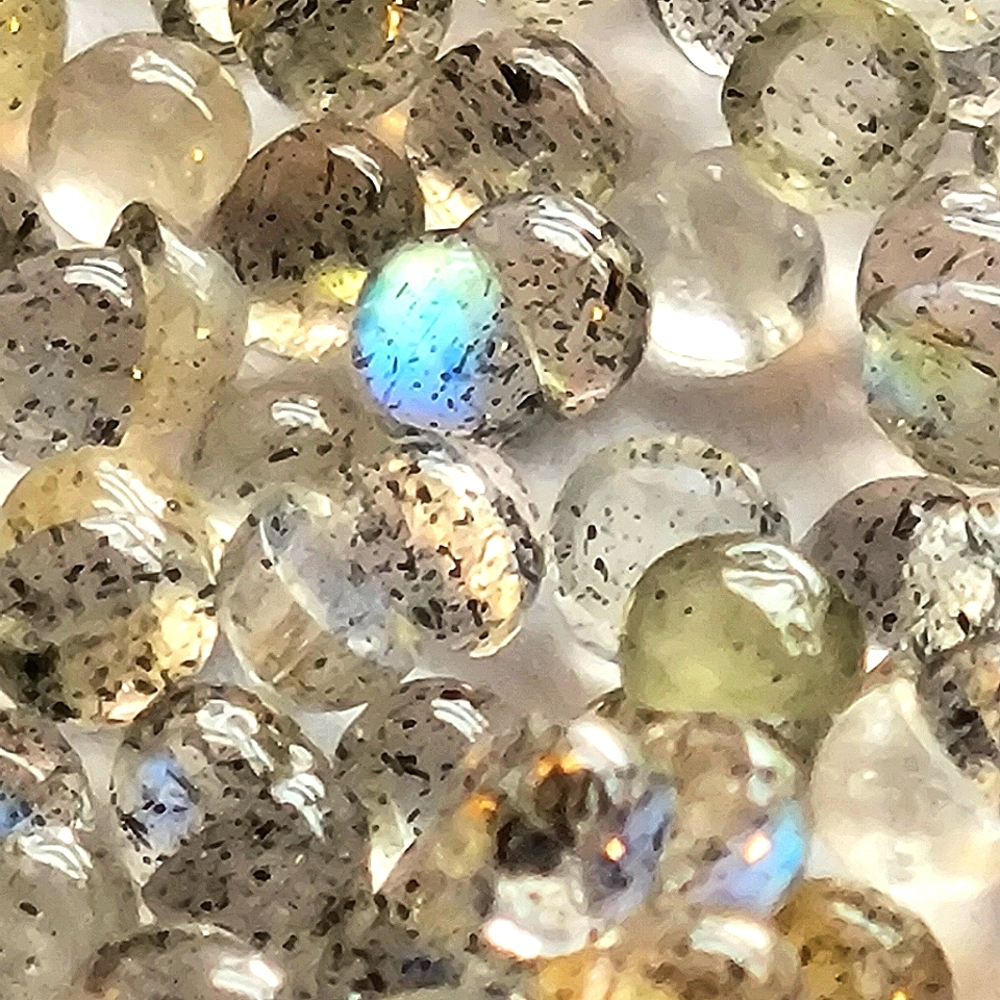 50pcs. Natural Moonstone Cabachons 2x2mm